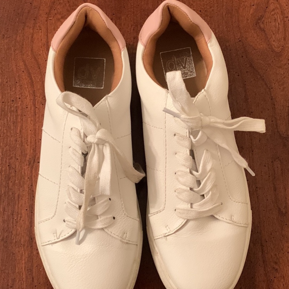 DV Sneakers